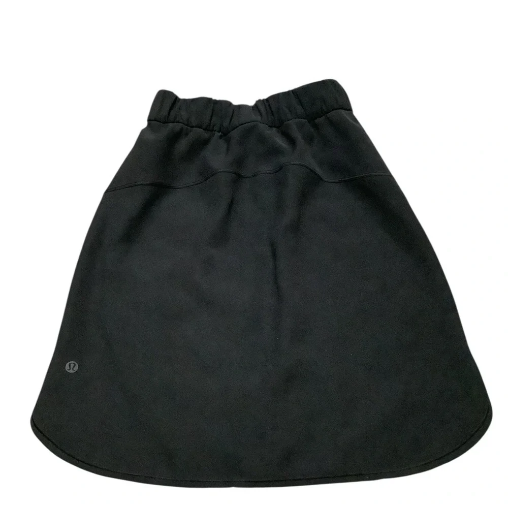 Lululemon Black Women's knee length Skirt